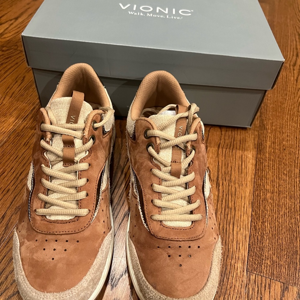 Vionic women’s Brown and Tan Sneakers